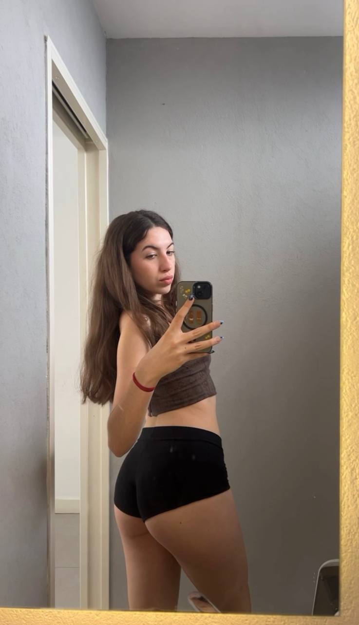 Amber in her underwear in Tianjin