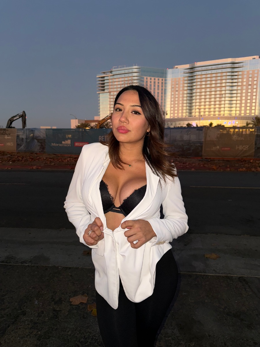 Take a pause and enjoy Ali Cruz — streaming from Tianjin