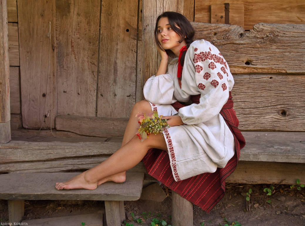 Fresh photos, fresh mood — Women in Slavic costumes online in Tianjin